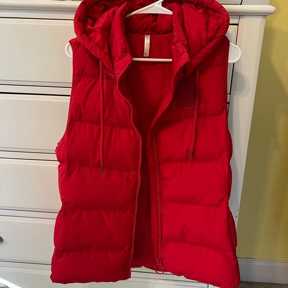 Fabletics Wander Red Puffer Vest Women's Size Large EUC Warm Layering Vest - Picture 2 of 8